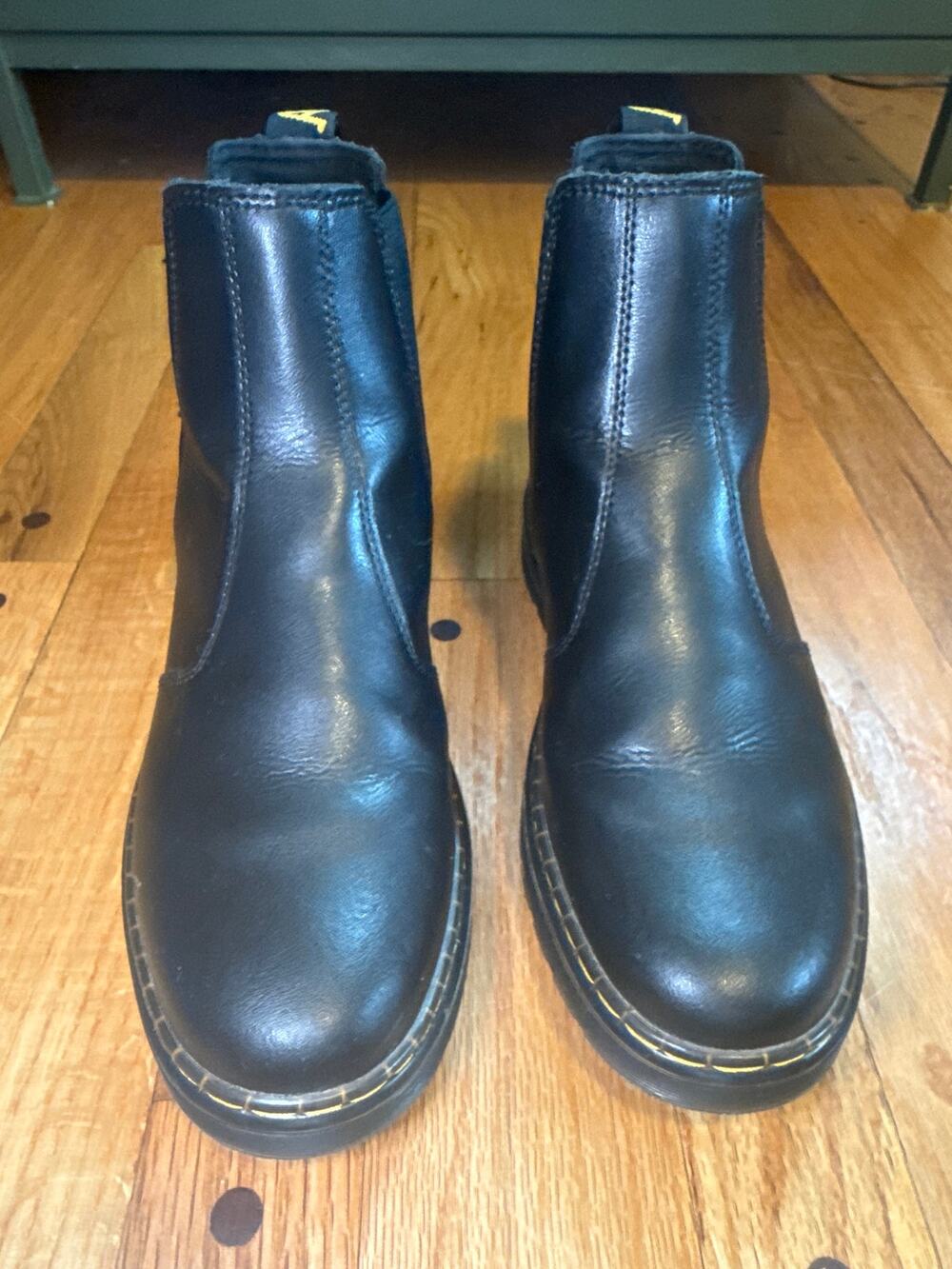 Dr. Marten's DORRIAN Chelsea Black Leather Ankle Boots Pull on 41 EU US 8 M